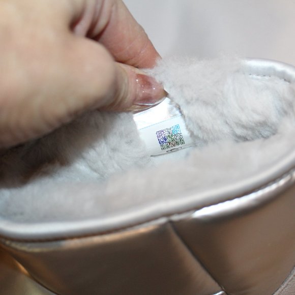 NIB UGG WOMEN'S ULTRA MINI PLATFORM PUFFER SHINY METALLIC SLIVER BOOTS - Picture 7 of 7